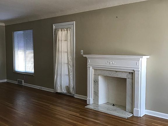 View of FP/LR/DR/Sunporch entry when unit was not occupied