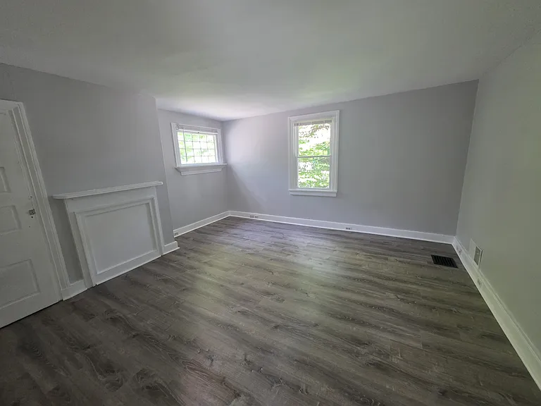 277 E Broadway — Photo 3