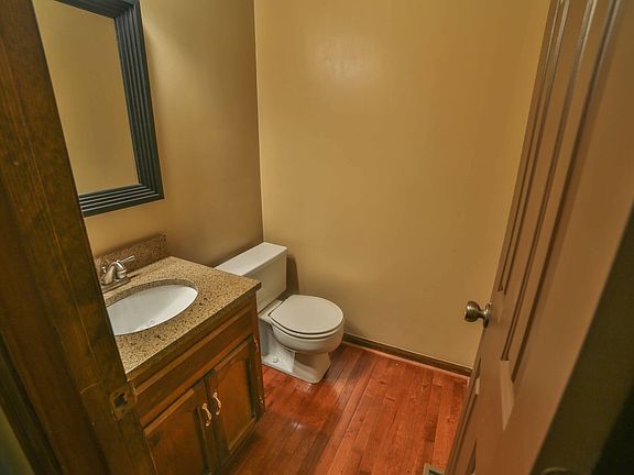 3rd image of 1722 Valpar Dr #B