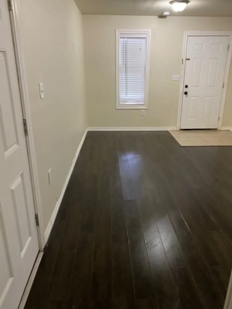 1 Bedroom — Photo 3