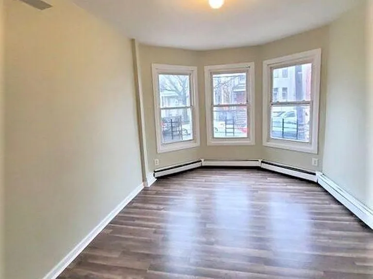 161 S 10th St #3L — Photo 6
