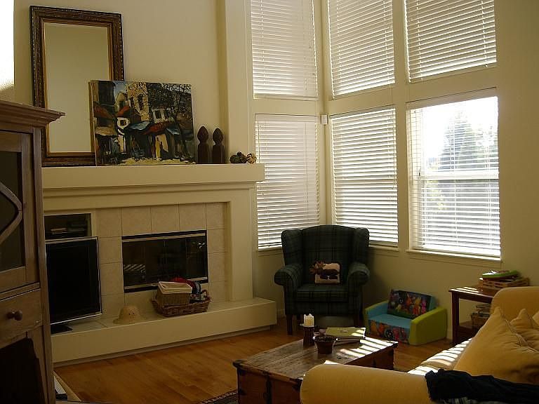 2nd image of 10043 Hughes Ct