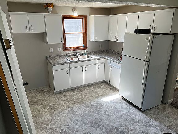 flat top stove not  in pic