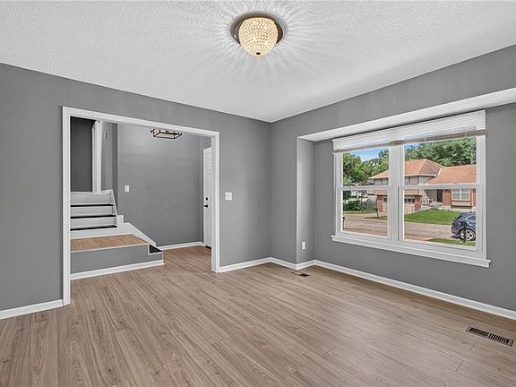 5th image of 10739 Stark Ave