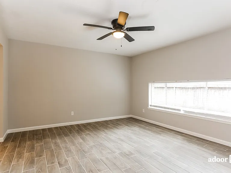 10215 Golden Meadow Dr — Photo 4