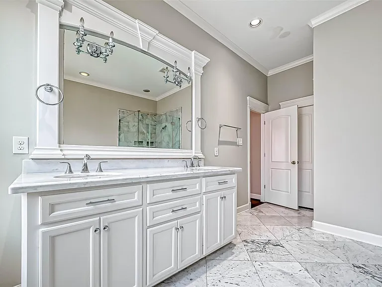 2113 Bidwell Dr — Photo 36