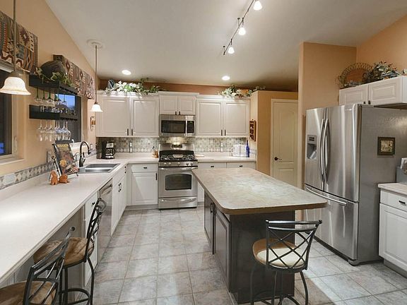 5th image of 687 W One Wood Pl