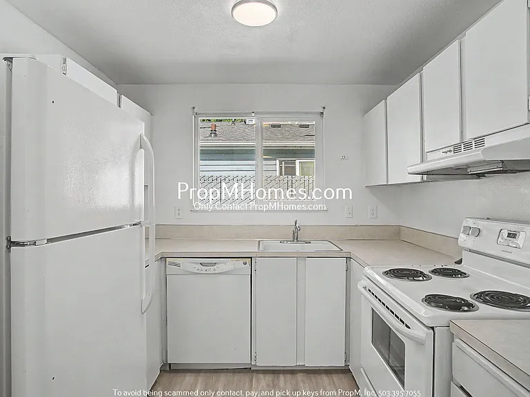 2216 SE Tacoma St — Photo 6