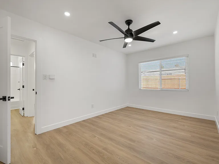 717 Jefferson Ave #B — Photo 14