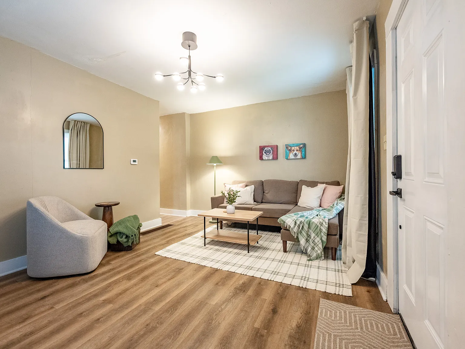 Furnished 1BR Home w/ Fenced Yard, Laundry & Off-Street Parking — Photo 3