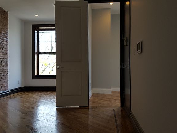 4th image of 1100 Jefferson Ave #03