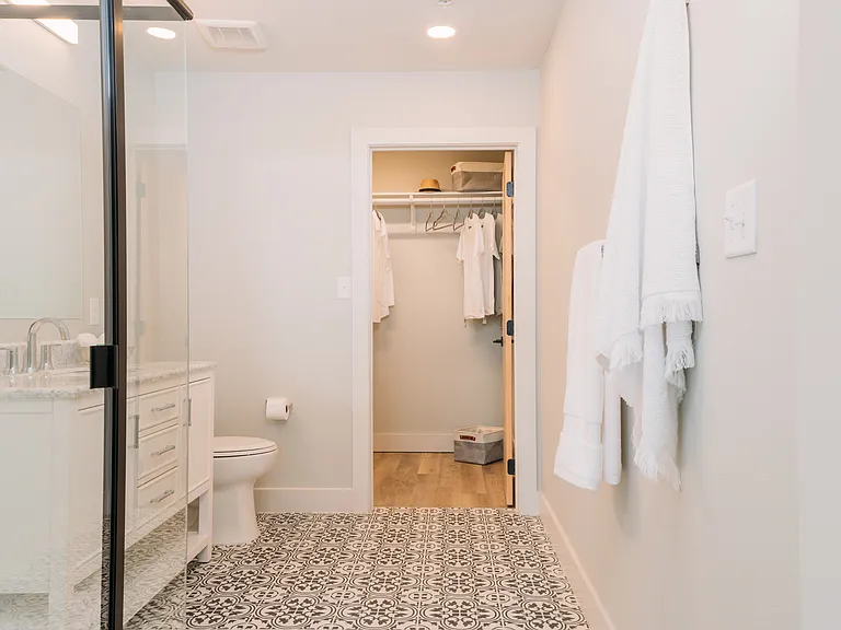 210 W Peden Aly #116 — Photo 17