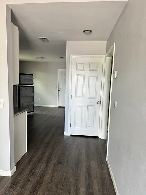 2 bed, 832 sqft, $1,300 — Photo 3