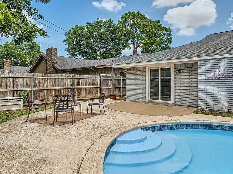 1308 Ashbury Dr — Photo 15