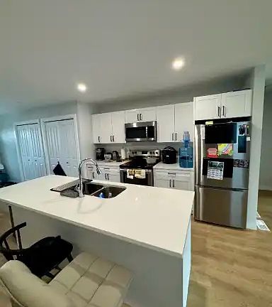 3rd image of 462 Rosedale Ave #1B