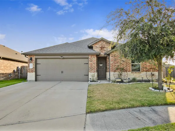 3935 Barnacle Ct, Baytown, TX 77521