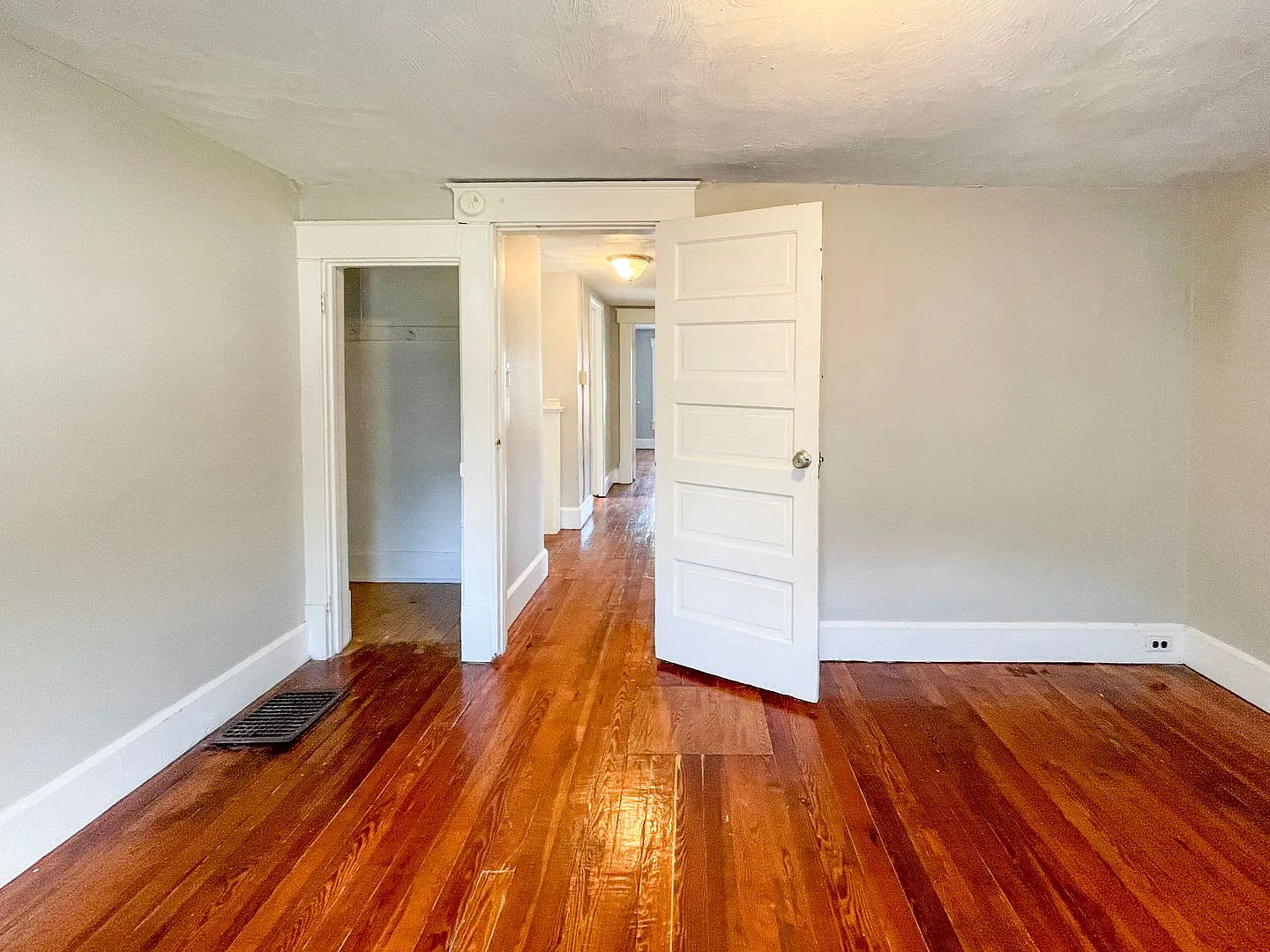 Close to Campus: In-Unit Washer and Dryer — Photo 4