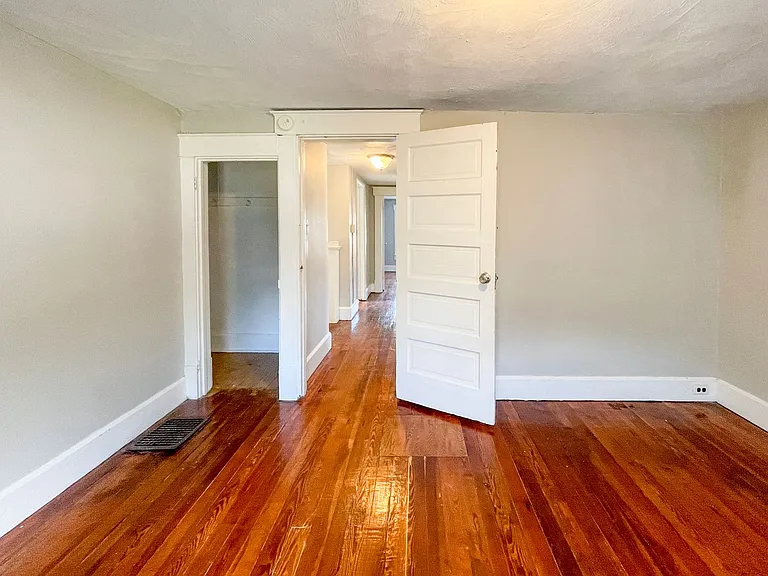 2125 W Jackson St — Photo 4