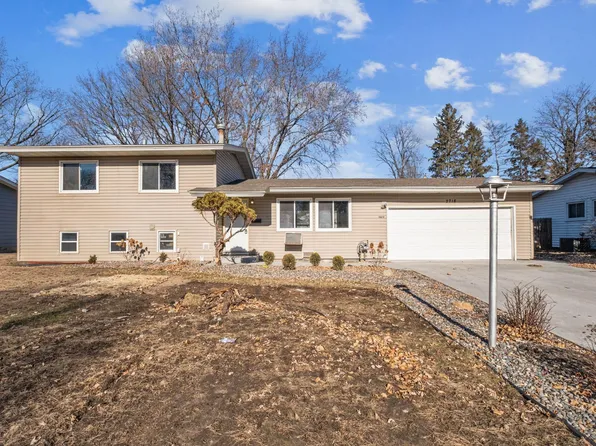 2718 Ohenry Rd, Brooklyn Center, MN 55430