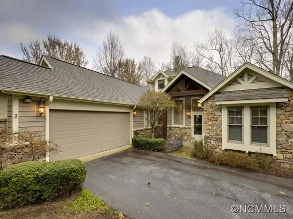192 Pine Shadow Dr, Hendersonville, NC 28739