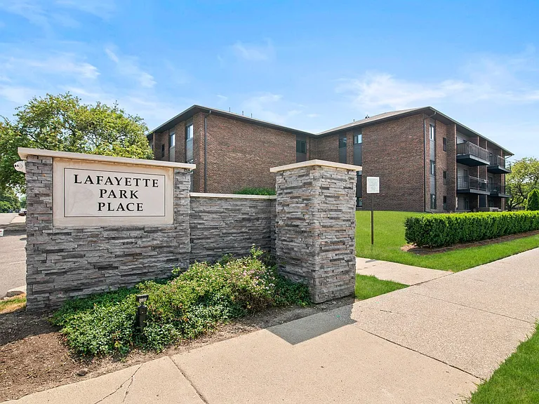 Lafayette Park Place - Detroit, MI — Photo 23