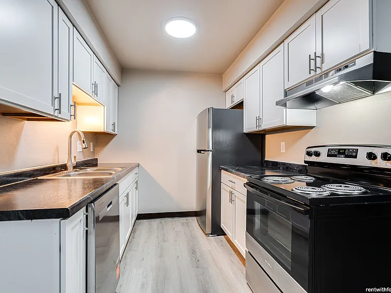 Maple Crest Apartments (Calumet Grove) — Photo 12