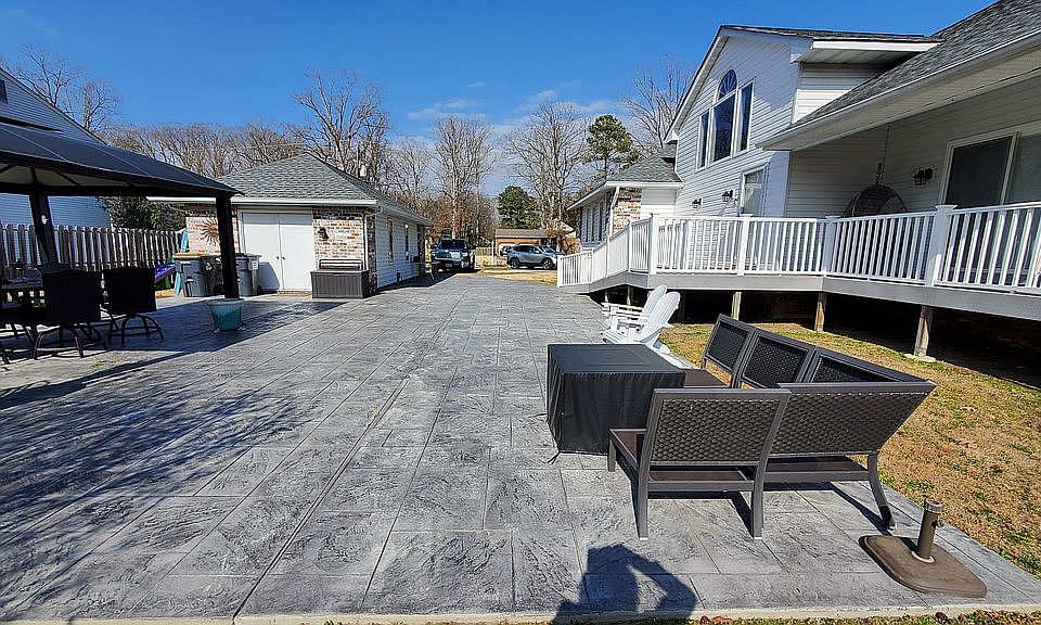 2nd image of 2 Berkeley Cir