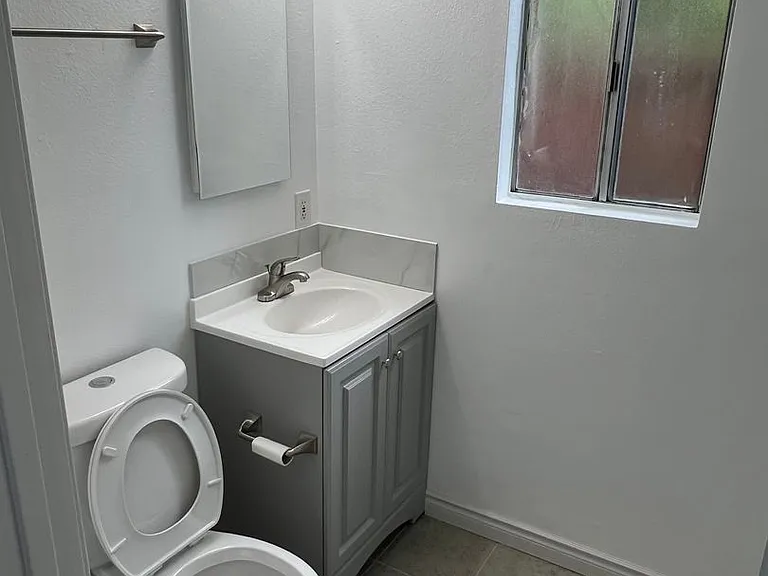 662 N Gordon St — Photo 11