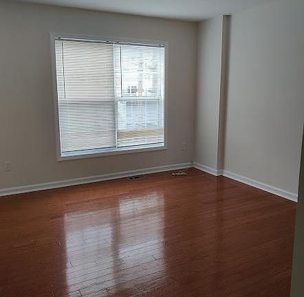4th image of 5937 N Hutchinson St