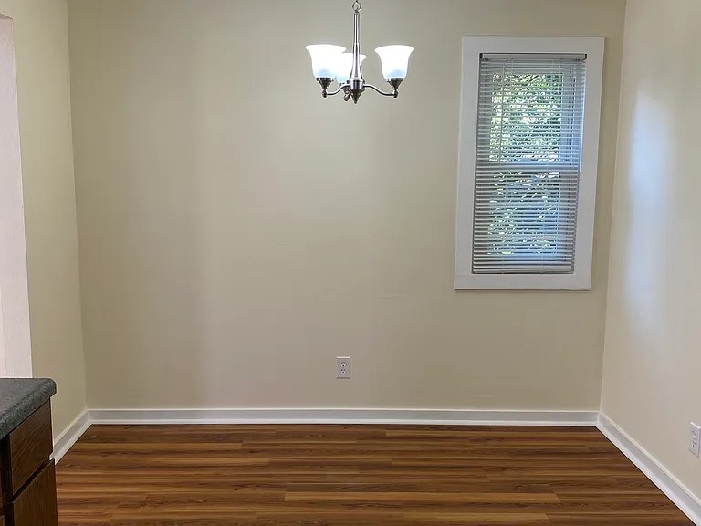 Eat-In Kitchen