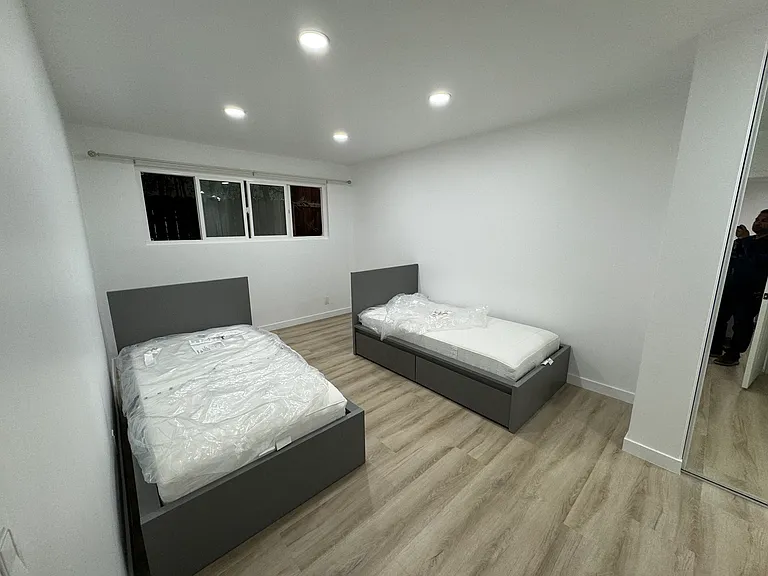 933 Hilgard Ave #202 — Photo 6