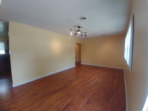 2nd image of 903 Carolyn Dr