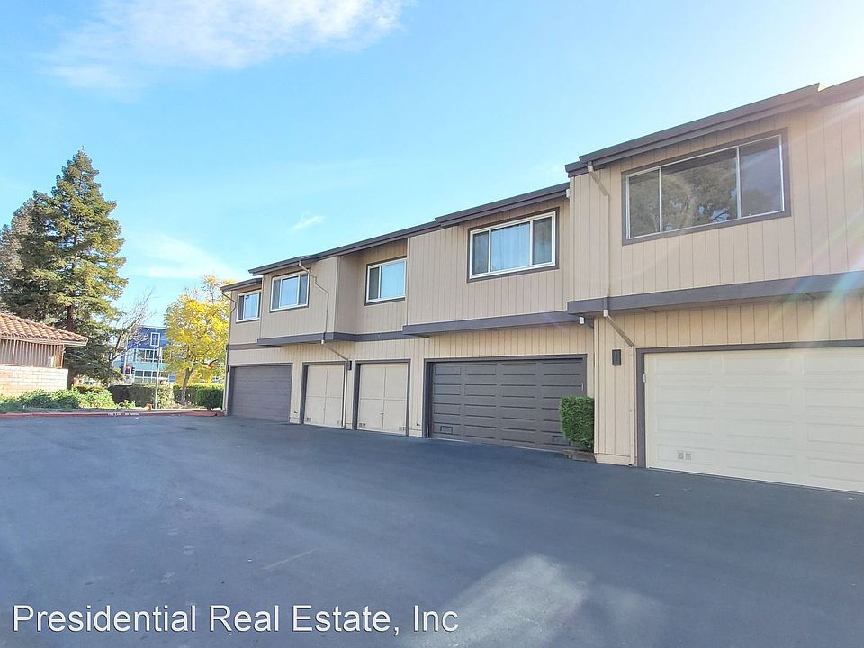 1st image of 10 N Creek Dr