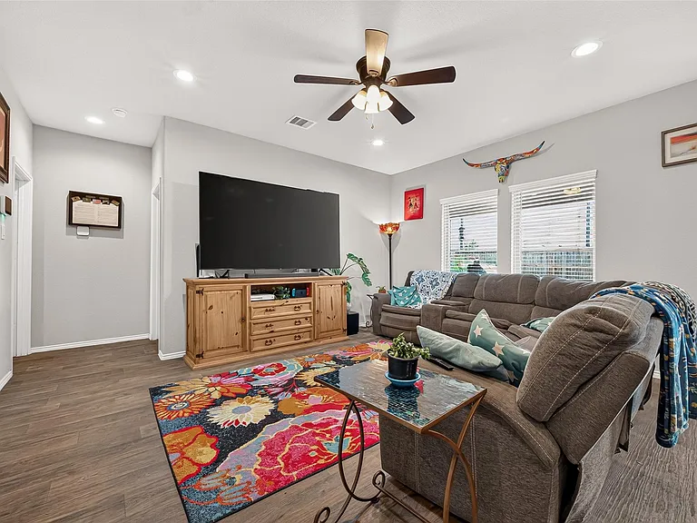 811 Petunia Falls Ln — Photo 10