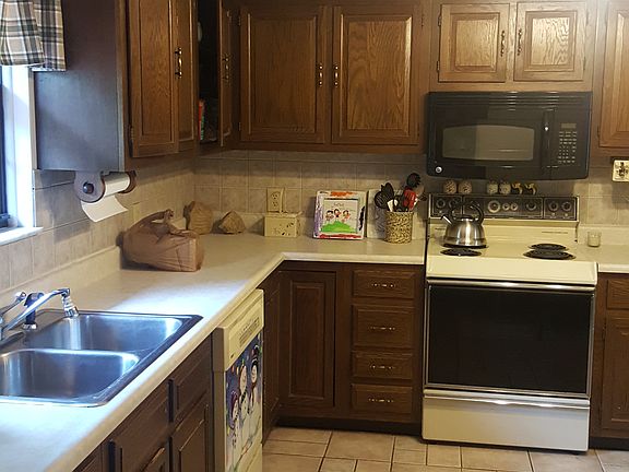 4th image of 442 Roberta Ln