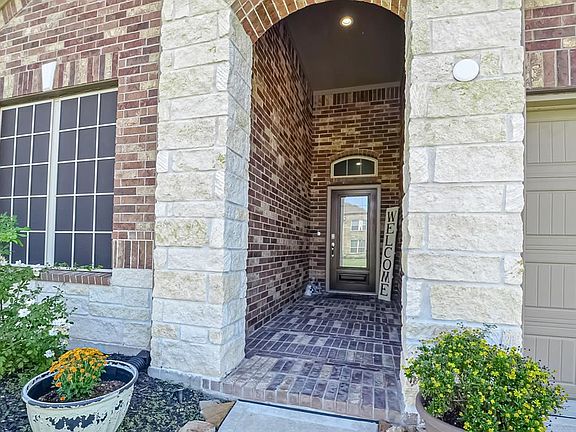 3rd image of 4910 Vergano Villa Dr