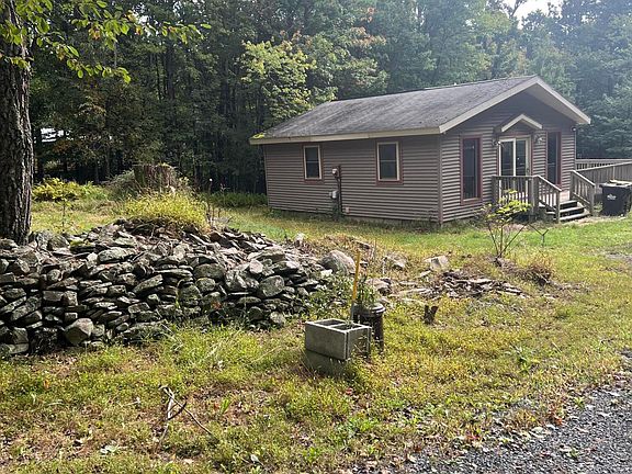 3rd image of 216 Colonial Ct