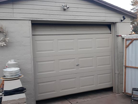 GARAGE/MAN-CAVE/WORK SHOP