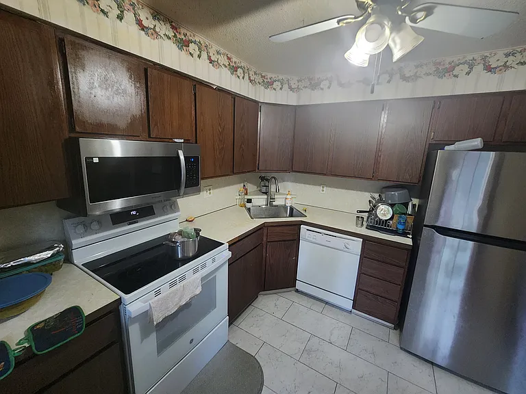 10 Kenaware Ave #1 — Photo 2