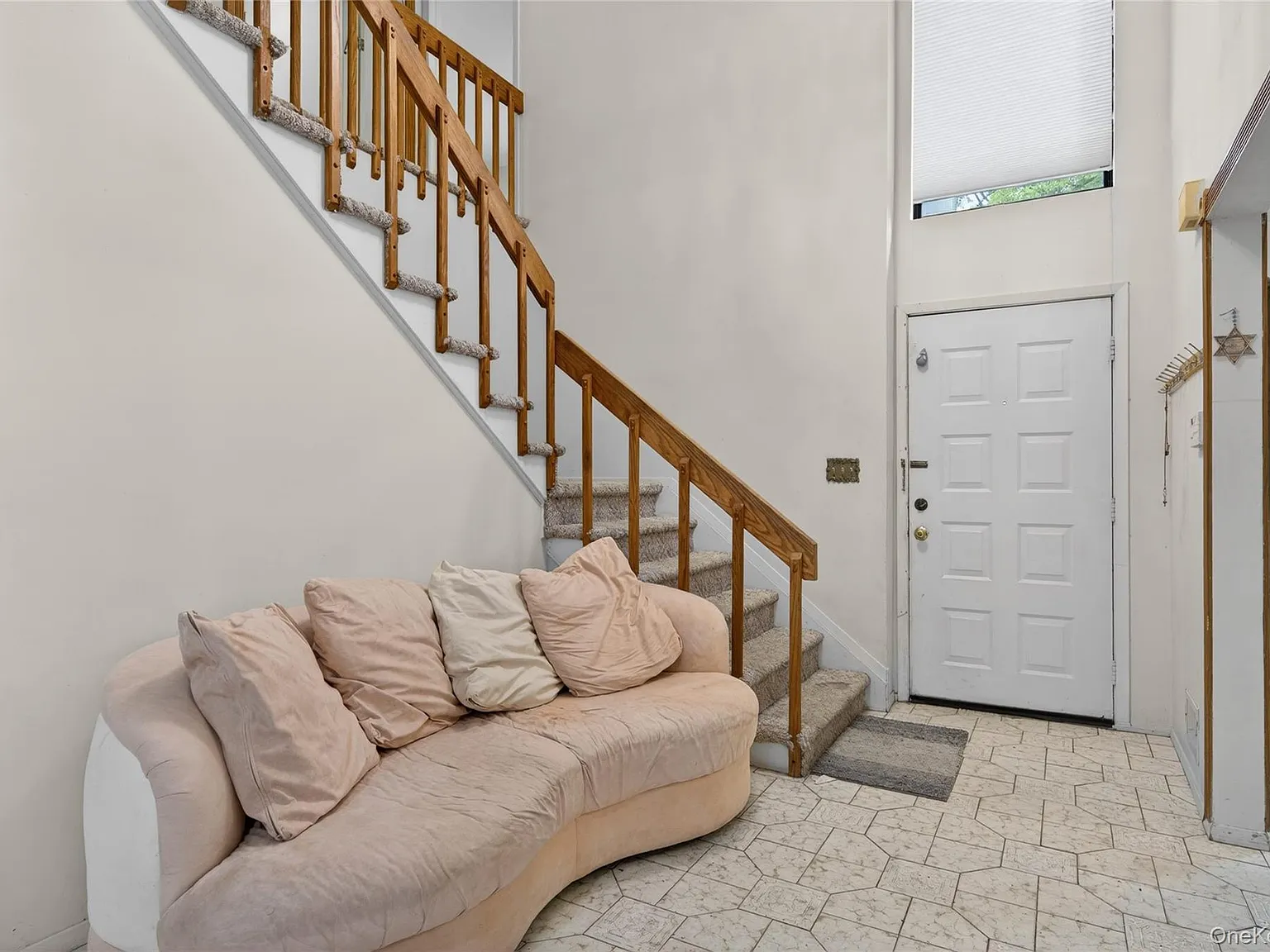 3 bed, 2.5 bath, 2432 sqft, $7,200 — Photo 2