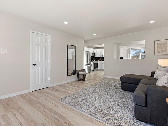 5th image of 173 Fordham Cir