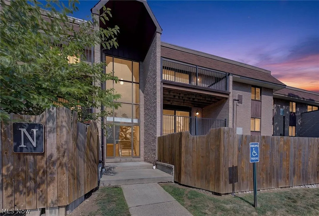 2 bed, 1100 sqft, $1,350 — Photo 1