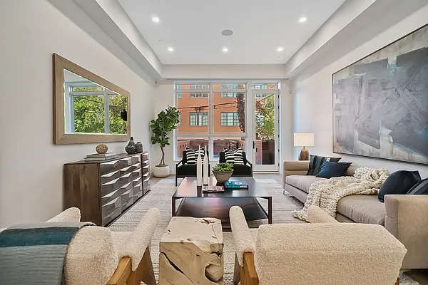 Sold by Avenue Sotheby's International Realty | media 8