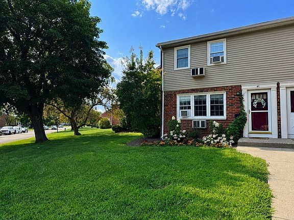 2nd image of 540 Granby Rd #41