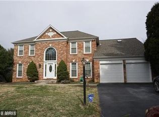 9721 Days Farm Dr, Vienna, VA 22182