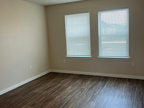 4th image of 503 Honeysuckle Ln