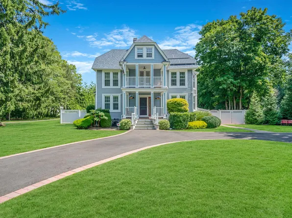 318 Woodhollow Road, Great River, NY 11739