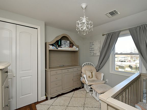 5th image of 226 E Shore Dr
