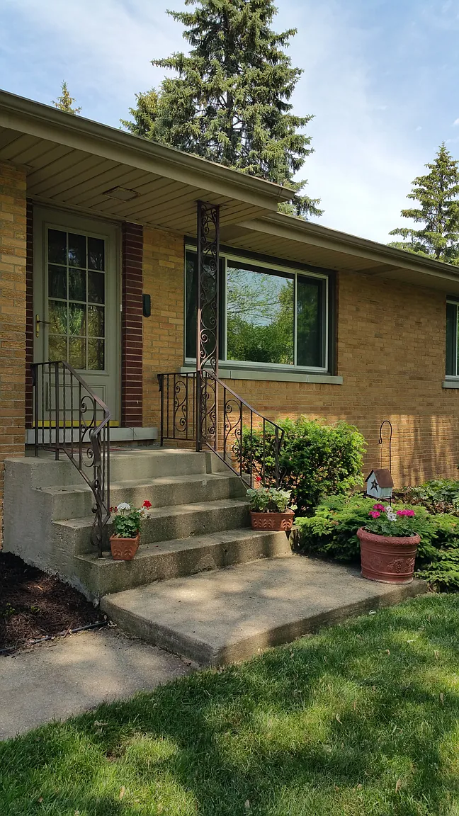 7 Compton Ln photo 1