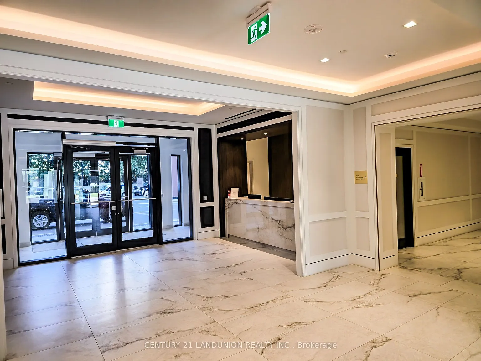 Notting Hill Condos — Photo 2